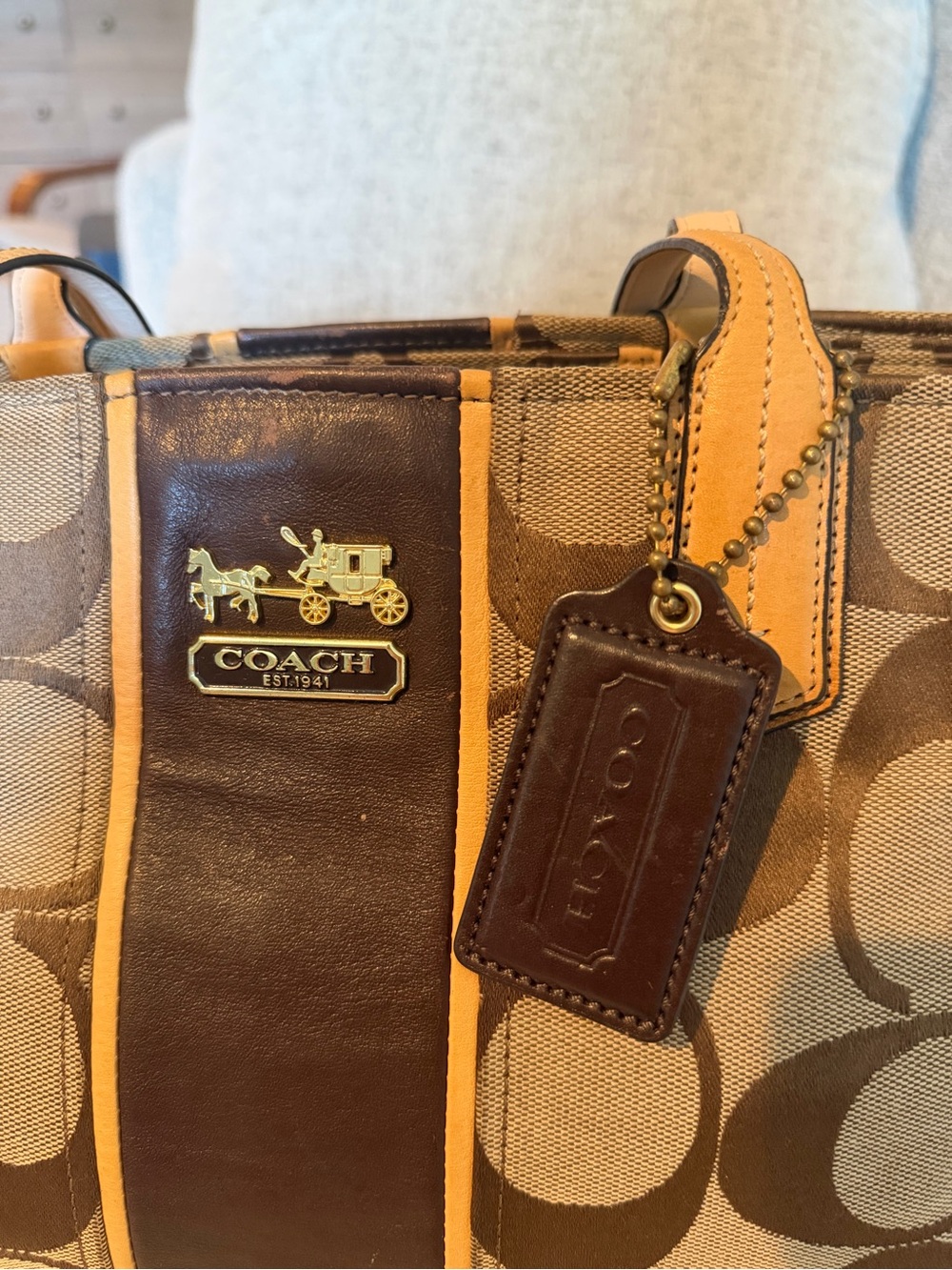 Coach Kelsey Sig Canvas Tote & Hamptons Sig Wallet 11x15 - Picture 8 of 16